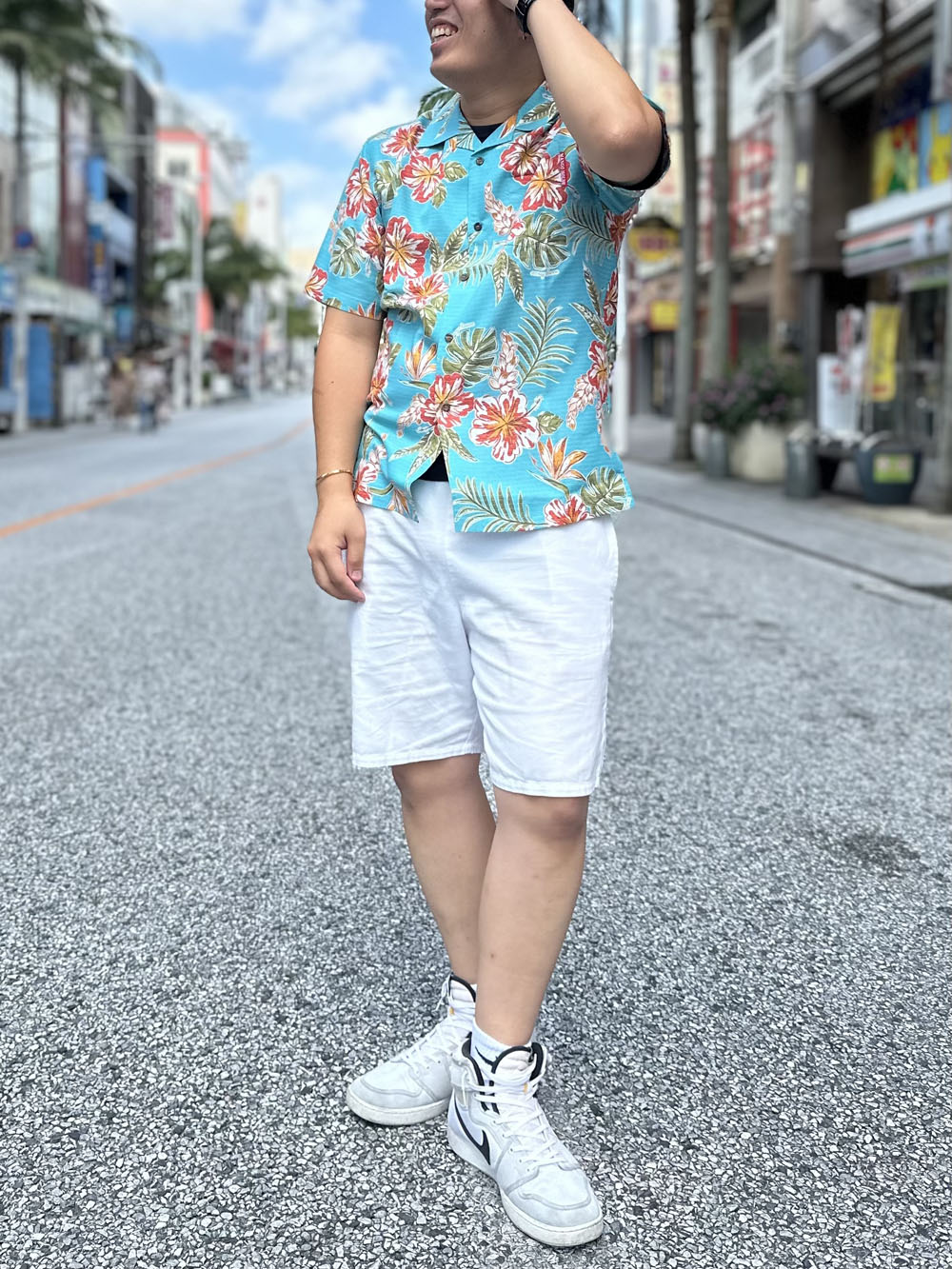 マンゴハウスで梅雨を吹き飛ばすライトブルーのかりゆしウェアコーデ！