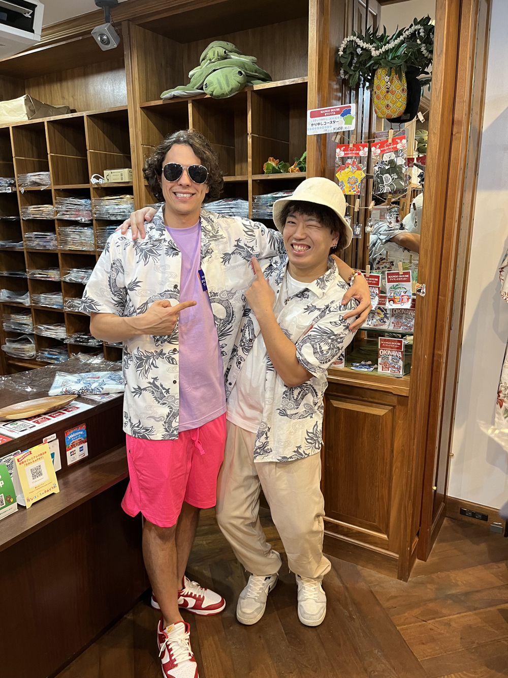 アメリカからお越しのナイスガイなお客様、一目ぼれしたデザインを選んでいただきました！