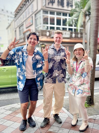 海外から呪術廻戦コラボのかりゆしウェアを買いにマンゴハウスへデザイナーと1