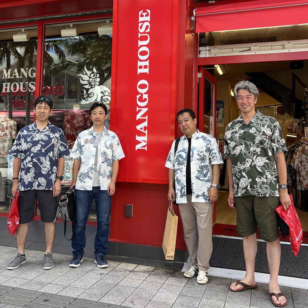 沖縄旅行の最終日にマンゴハウスでかりゆしウェアにお着替え！