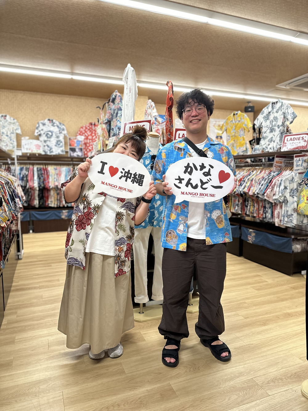 予めネットで調べていたかりゆしウェアを見つけてそのまま着て観光♪