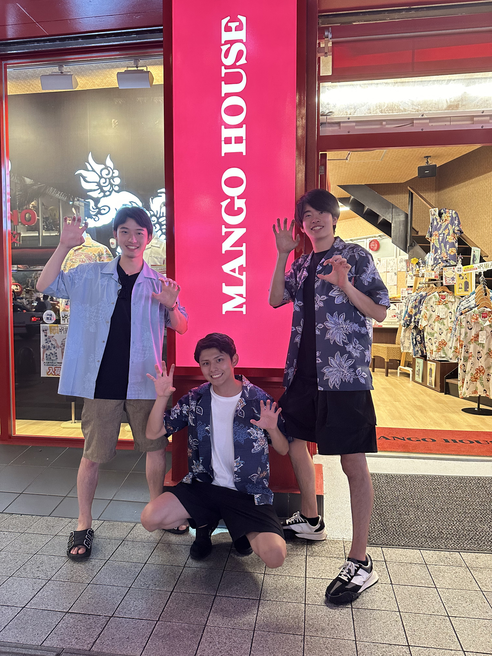 沖縄旅行２日目にマンゴハウス2号店にてかりゆしウェアデビュー！