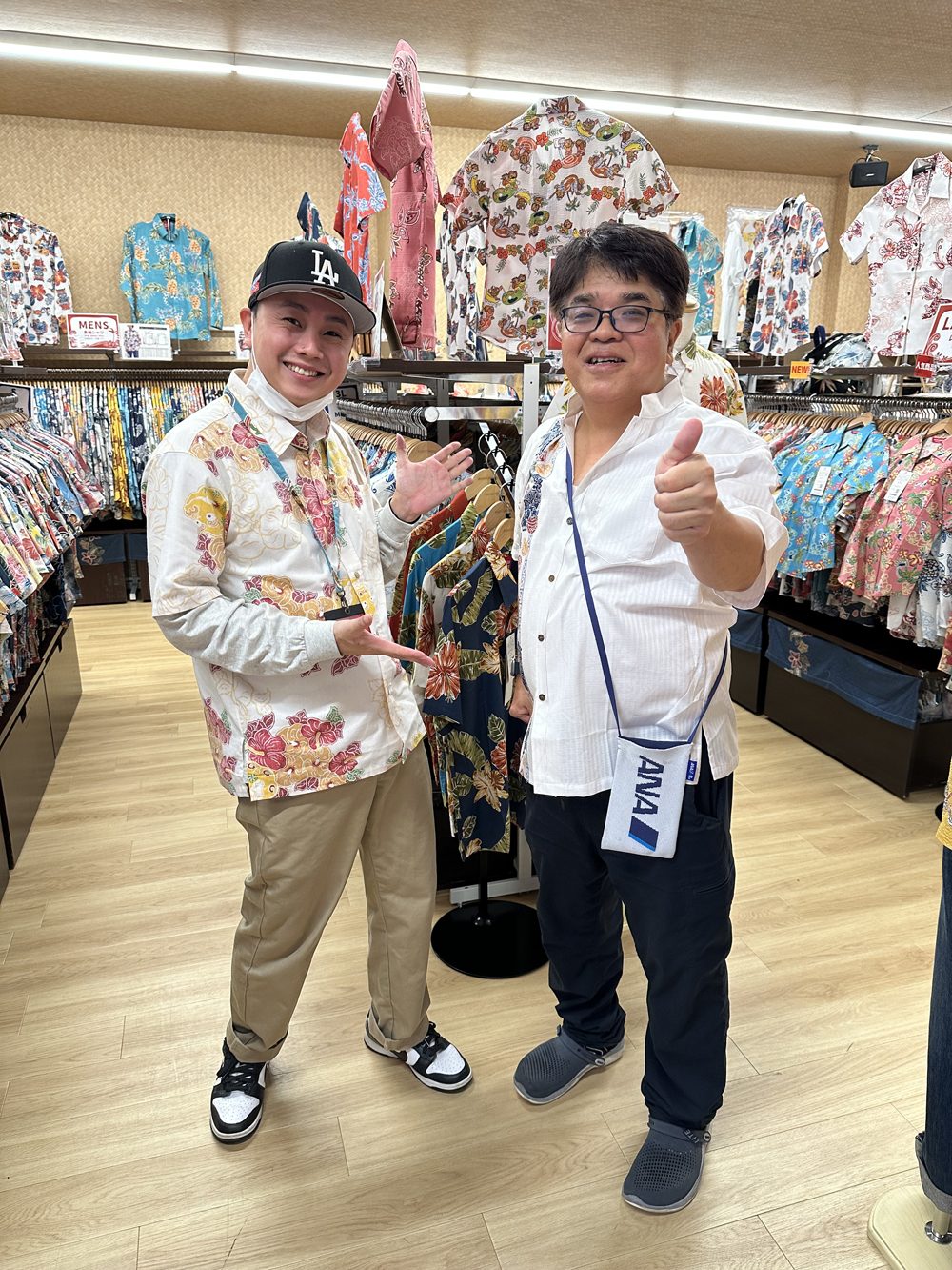 マンゴハウス常連のいぐっちゃんさんご来店されてデザイナーイシキと記念撮影♪