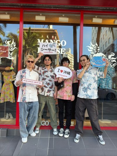 寒さに負けず、マンゴハウスのかりゆしウェアで沖縄観光楽しみます！
