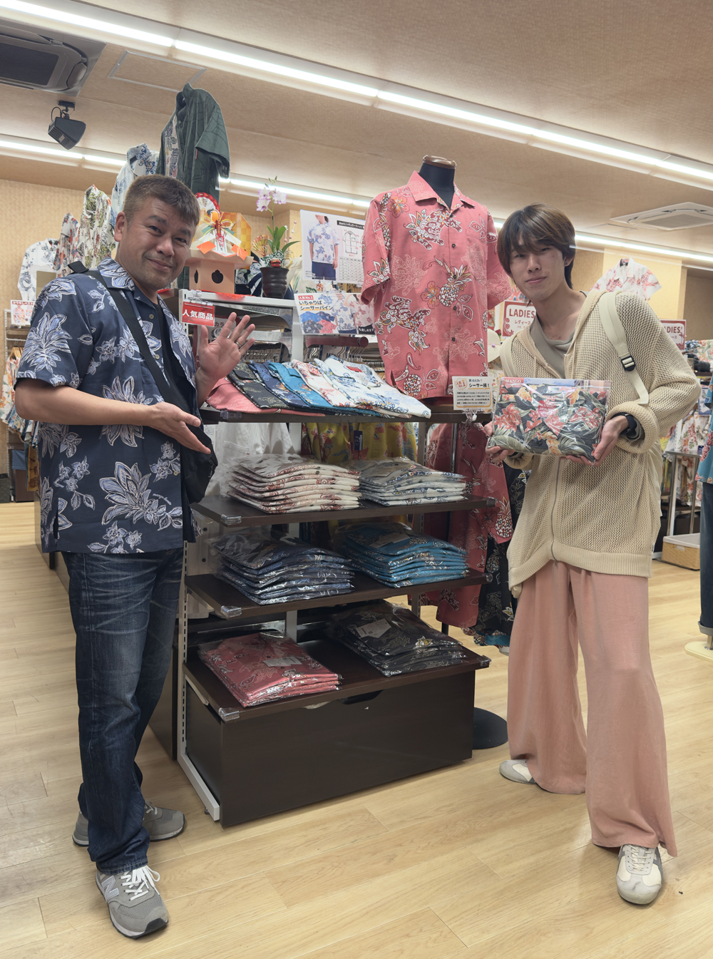 一目惚れしたかりゆしウェアをマンゴハウス国際通り店で発見‼️
