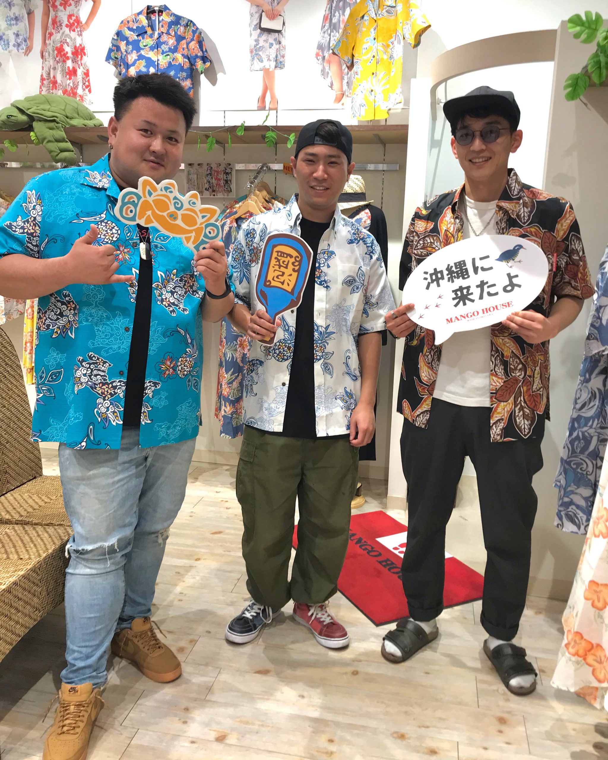 「かりゆしウェアでもっと観光したかった〜」早速お気に入りに着替えて記念写真をいただきました✨