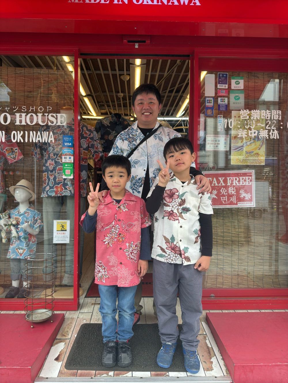 マンゴハウスのかりゆしウェアで親子仲良くかりゆしウェアデビュー