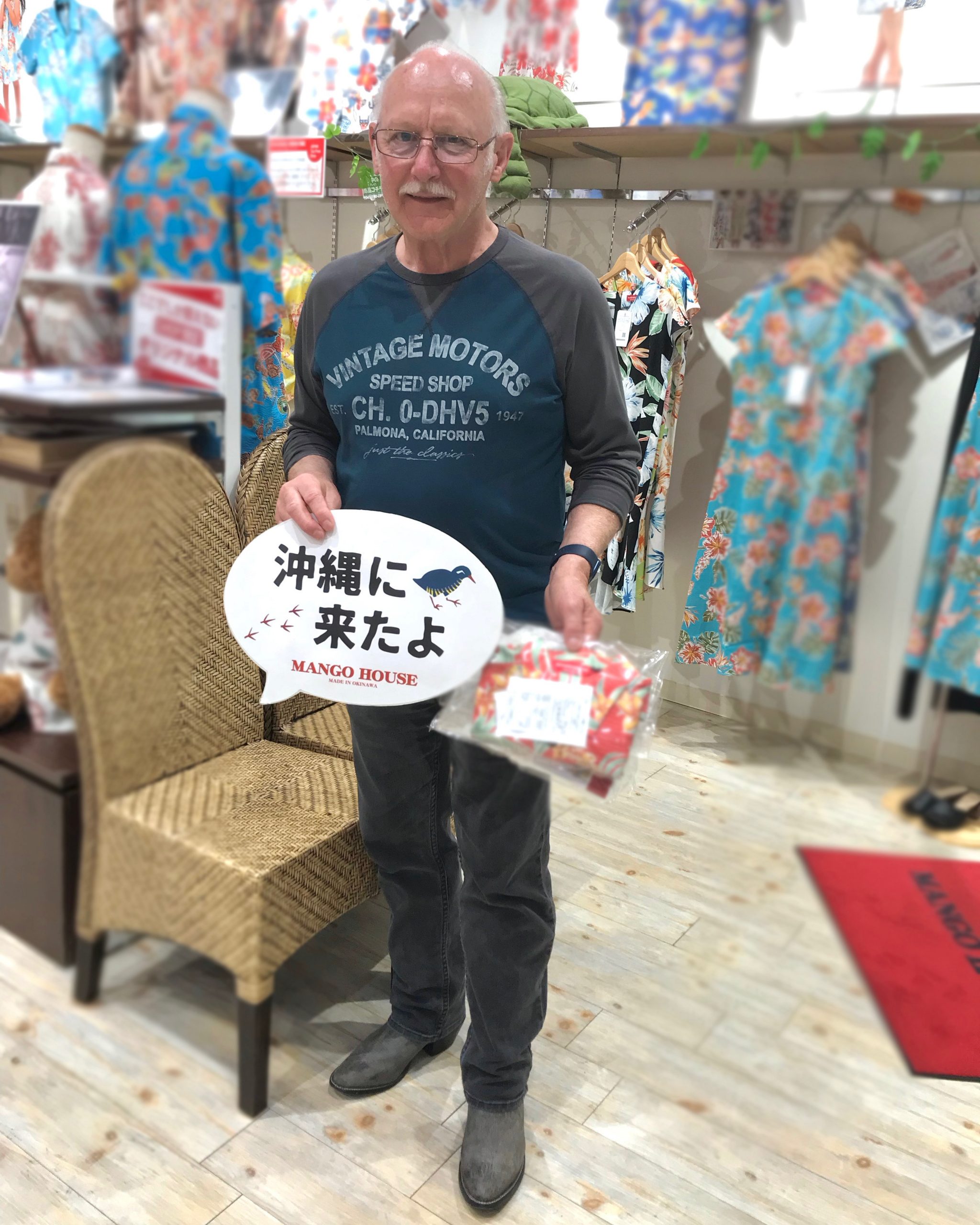 滞在中、2度目のご来店！ 前回購入されたシャツを気に入っていただいたそうで再来店です！