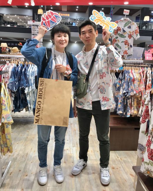 海外からご観光でいらしたカップル様！シーサーとヤンバルクイナ柄に決定♪