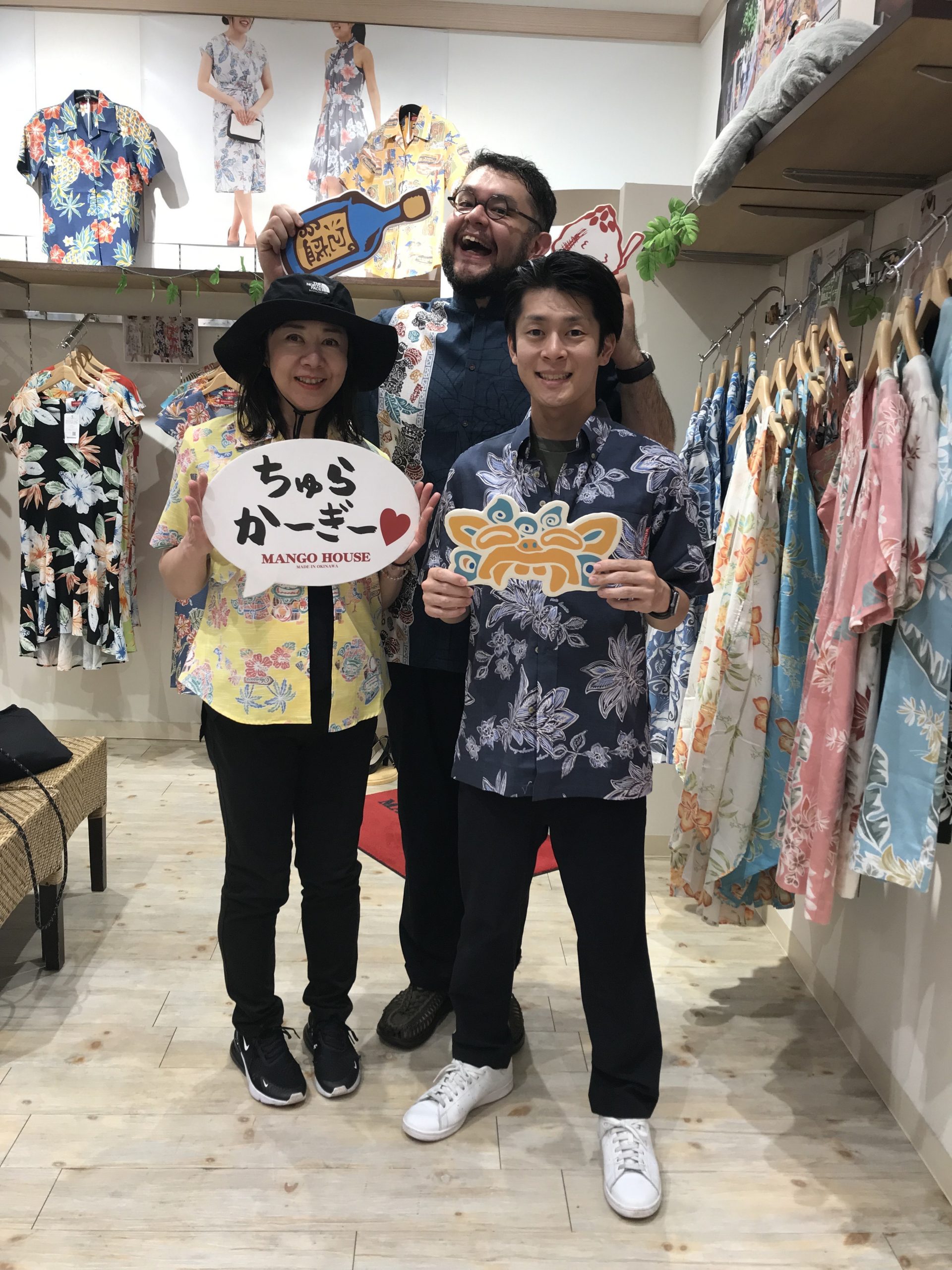 笑顔の素敵なお客様ご来店💕県花の“デイゴの花”のモチーフ、ネイビーをゲット！
