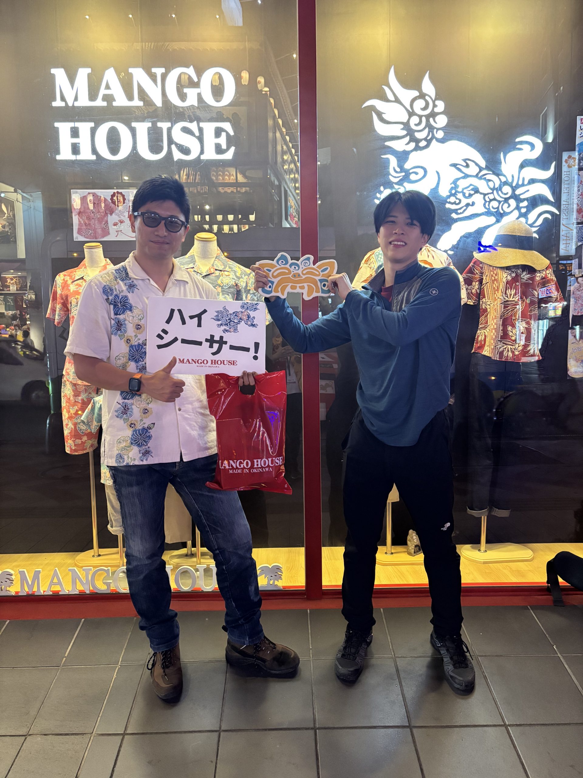 2年前にマンゴハウス国際通り店で購入されたかりゆしウェアを着用されてのご来店です！