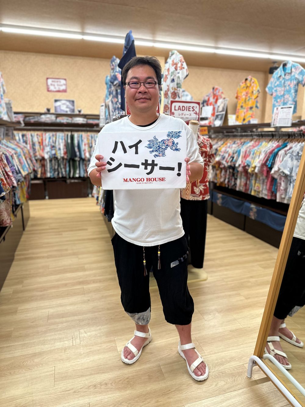 久しぶりの沖縄で初のかりゆしウェアをマンゴハウスでデビューして頂きました！
