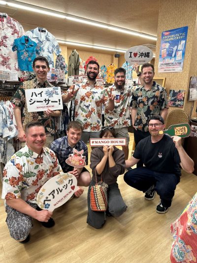 アメリカから結婚式でマンゴハウスのかりゆしウェアを衣装として選んでいただきました♪