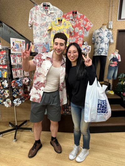 初沖縄で初かりゆしウェアをマンゴハウスで選んでいただきました！