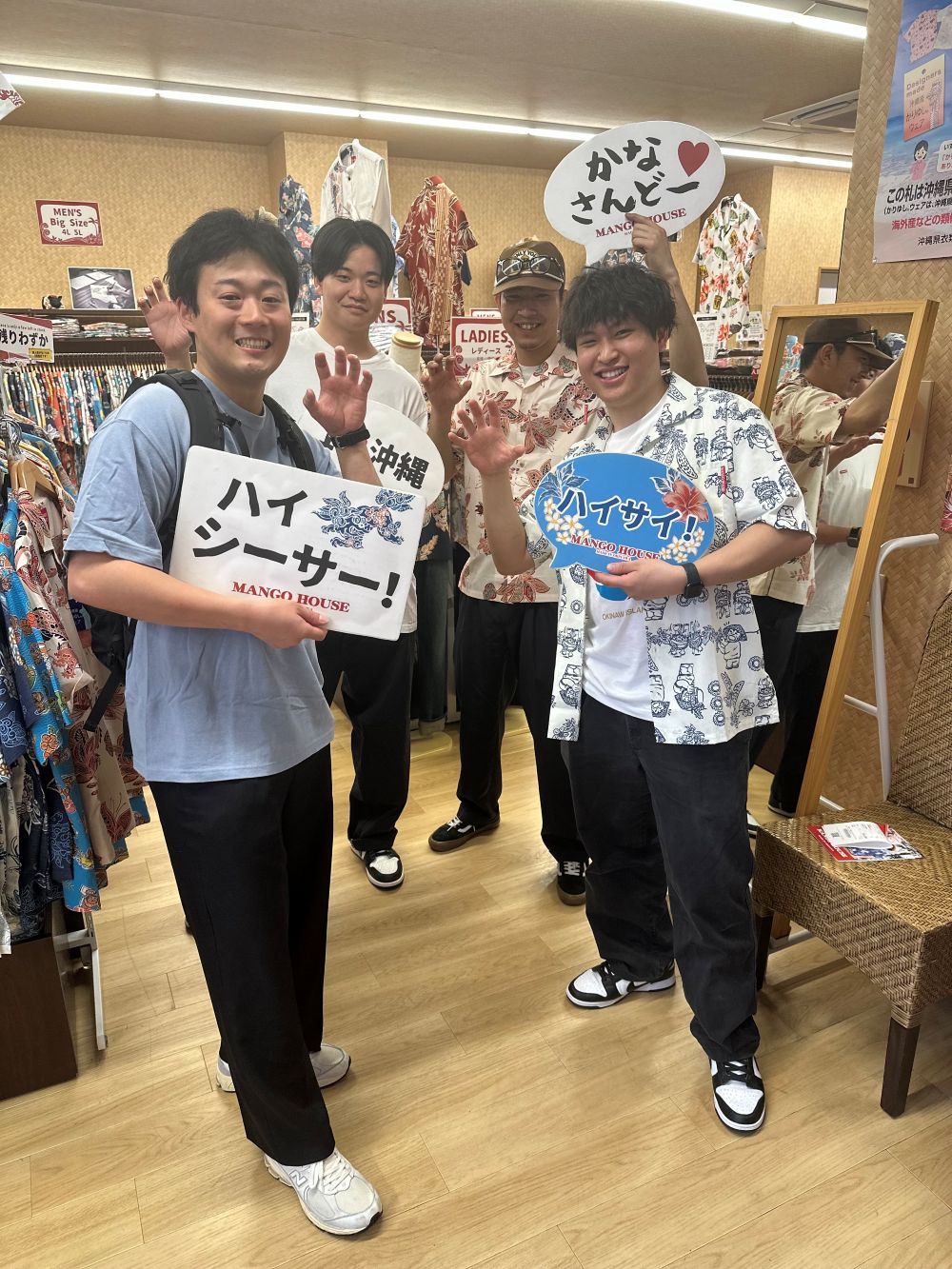 国際通りでお気に入りのかりゆしウェアを選んで沖縄(うちなんちゅ)に染まって頂きました！