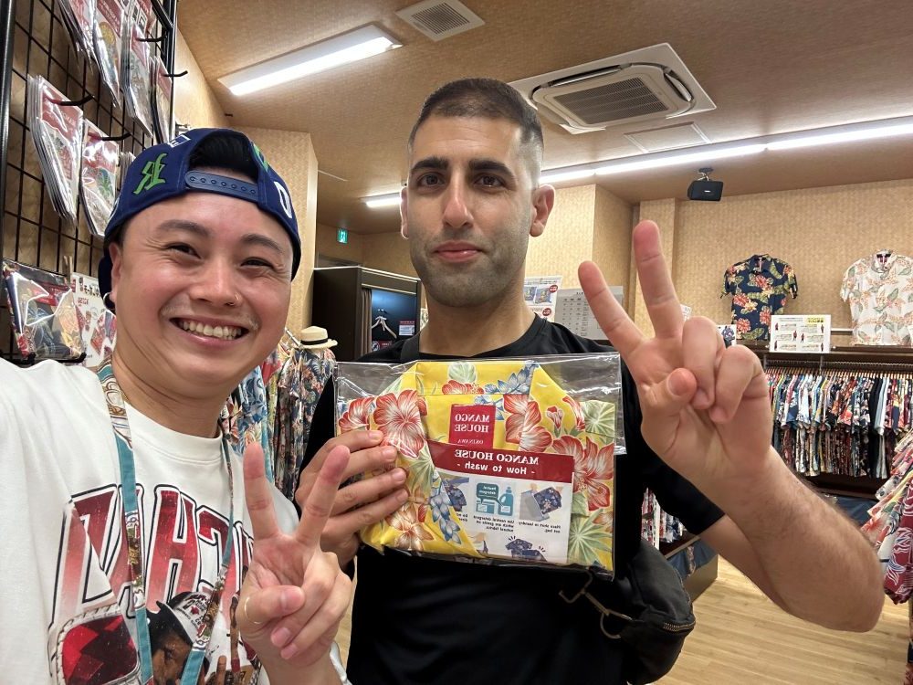 海外から結婚式に参加するため沖縄の正装であるかりゆしウェアを求めてマンゴハウスに再来店♪