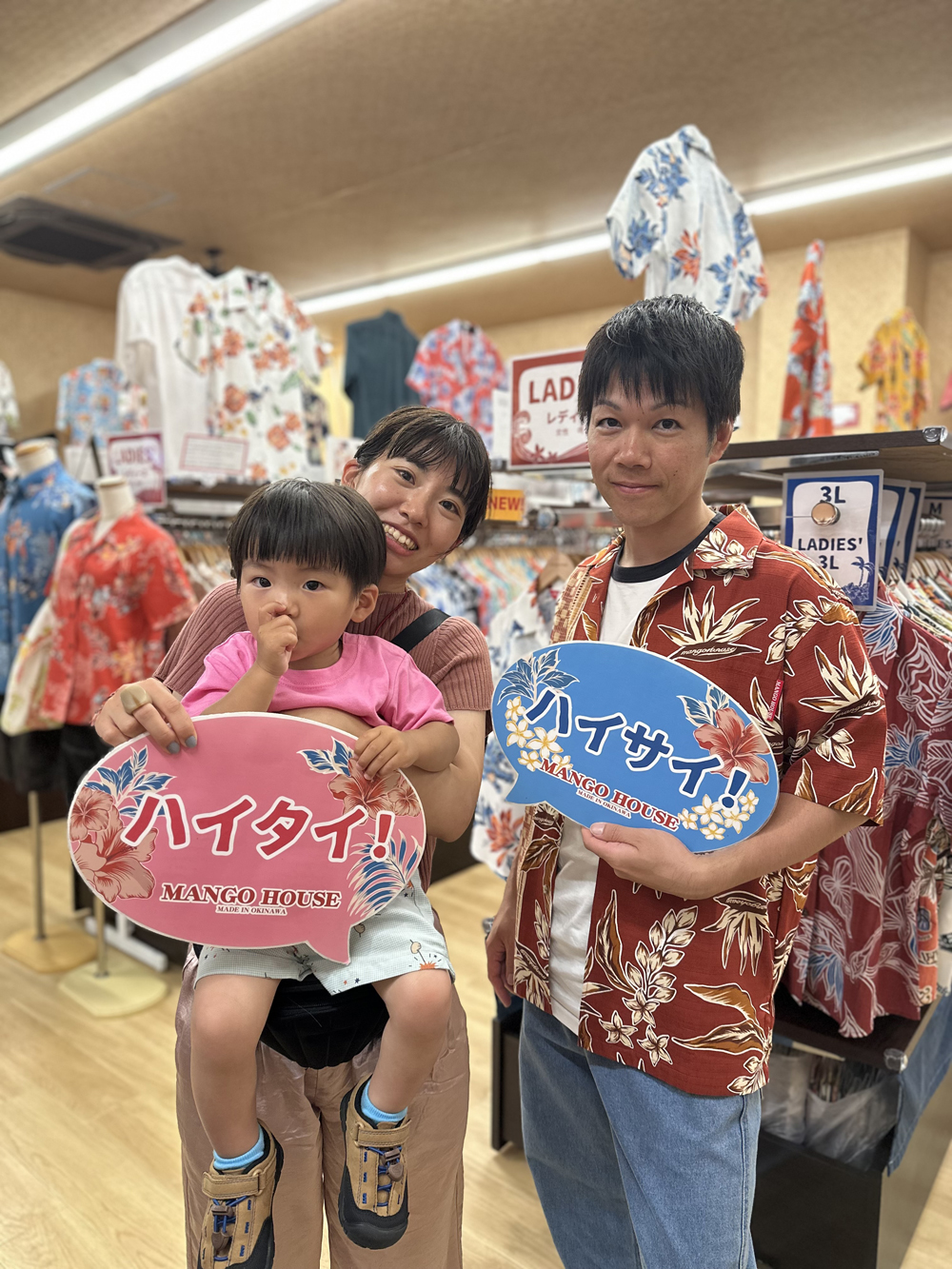 沖縄に着いたらまず初めにかりゆしウェアを選んでそのまま着用して観光します♪