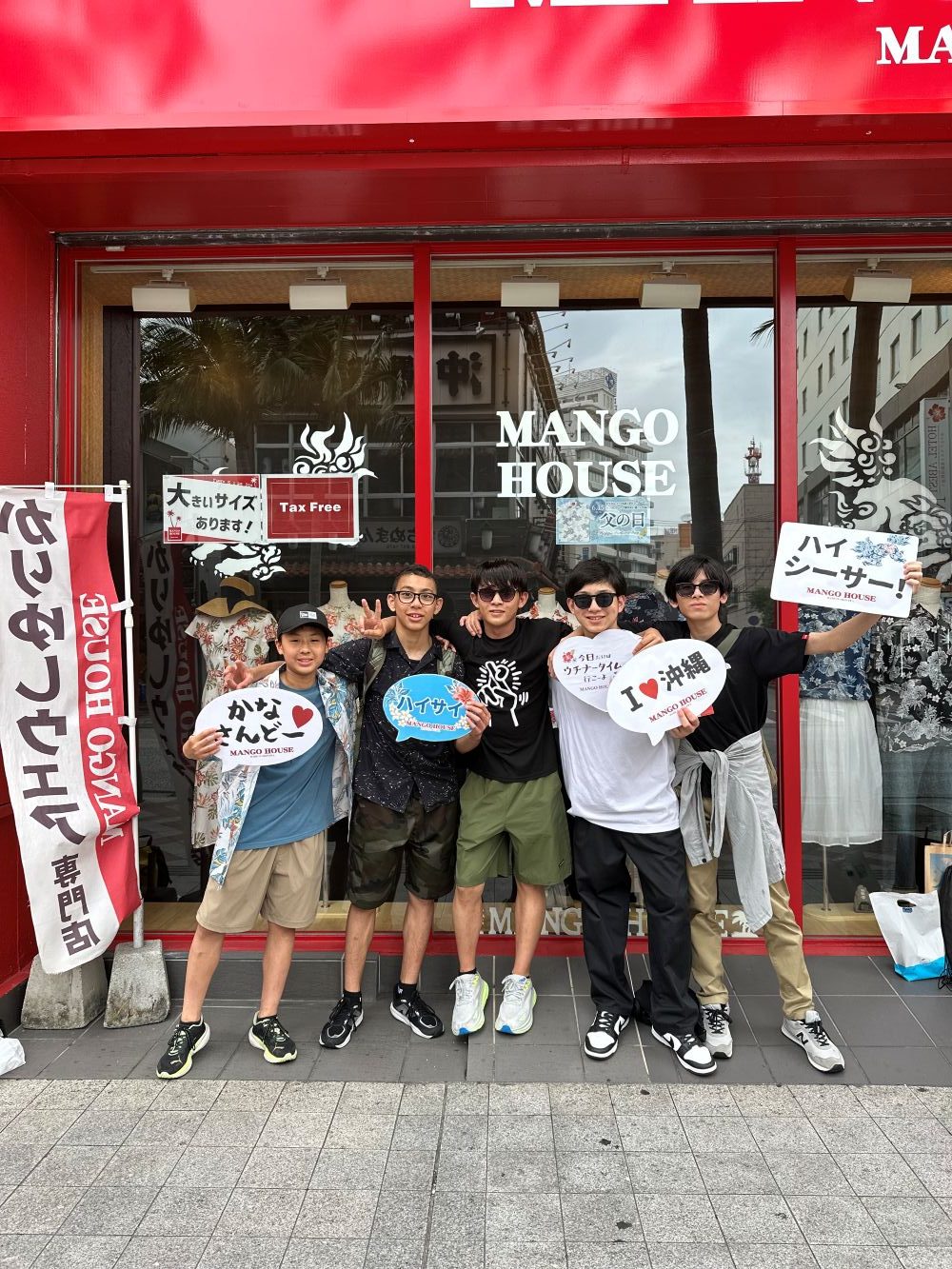 修学旅行最終日に自分への沖縄土産としてマンゴハウスのかりゆしウェアを選んで頂きました♪