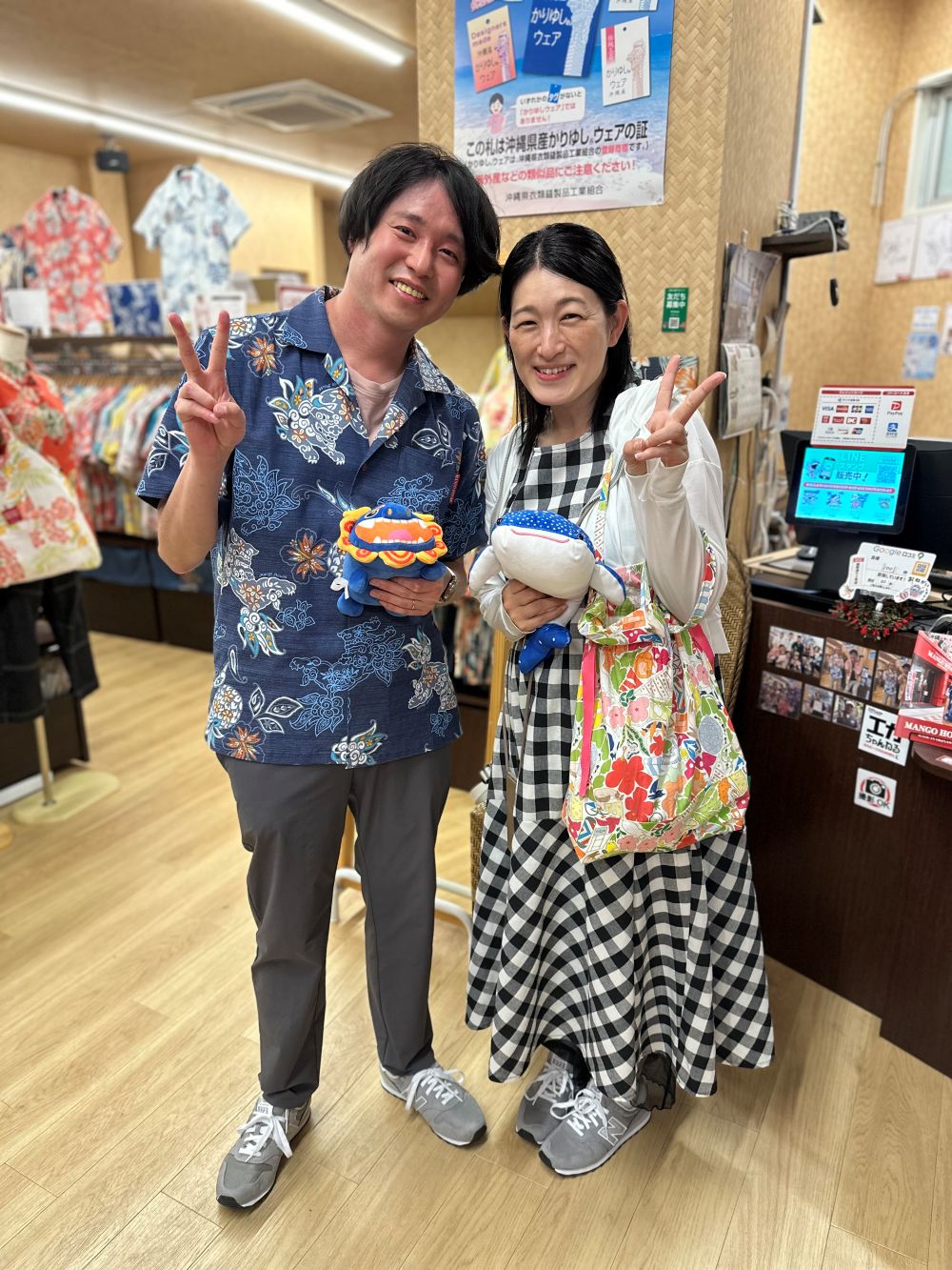 以前選んで頂いたかりゆしウェアを気に入って再来店してくださったお客様ご来店♪