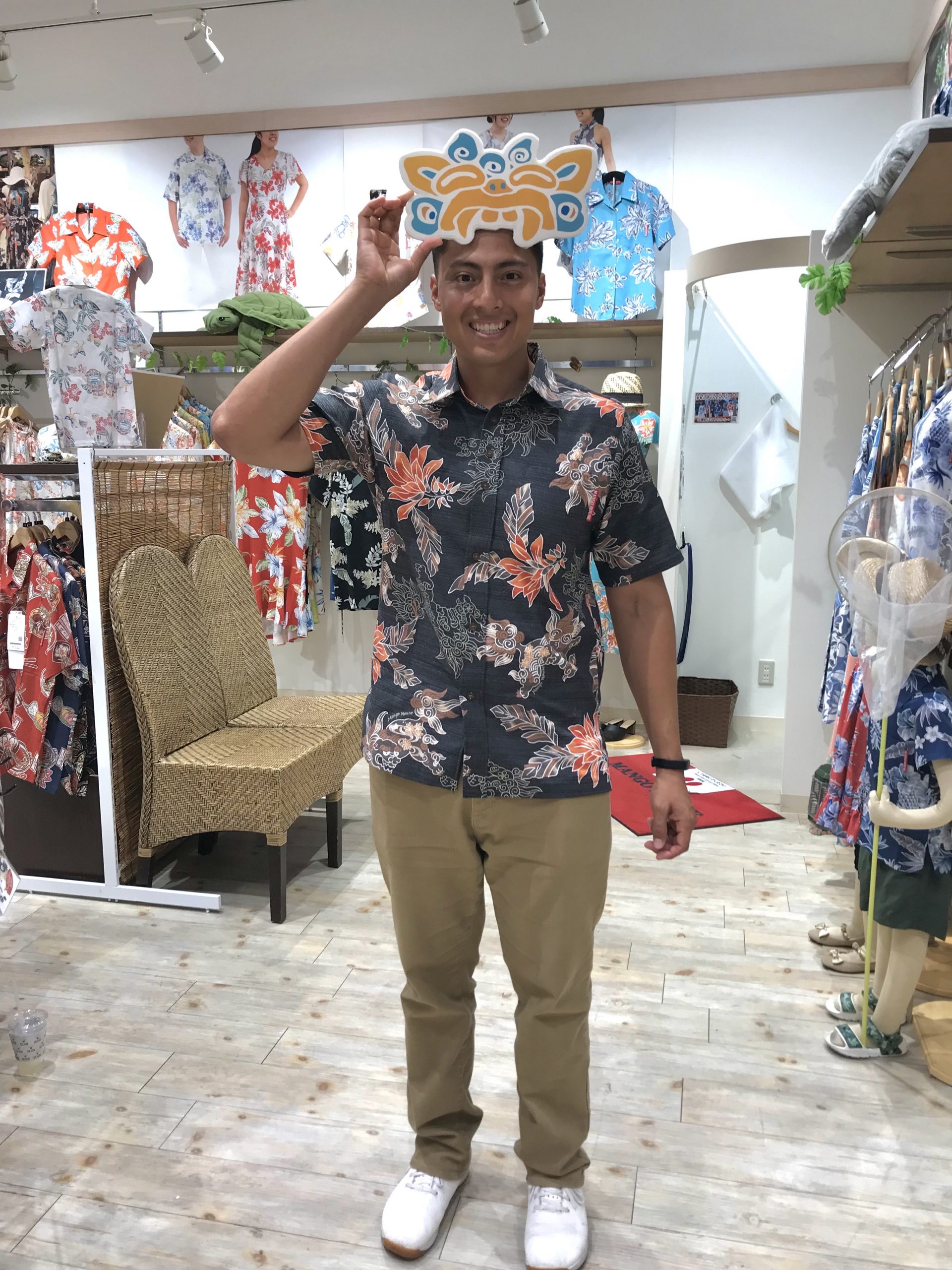 先日購入された新作のシャツを着て ご来店くださいましたぁーとても似合ってますね♪