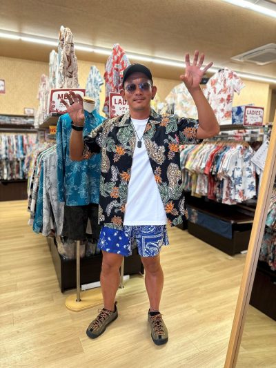 柄もの好きなお客様沖縄記念にかりゆしウェアをゲット！