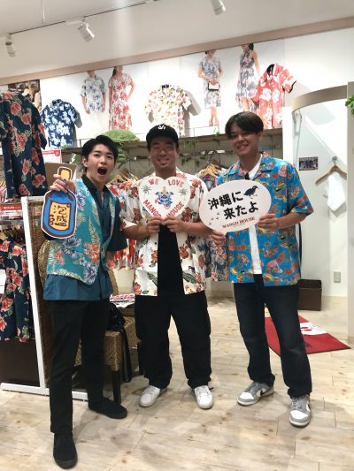 気になったシャツを着てもらい

記念撮影とても、素敵なお写真が撮れました♪
ありがとうございます