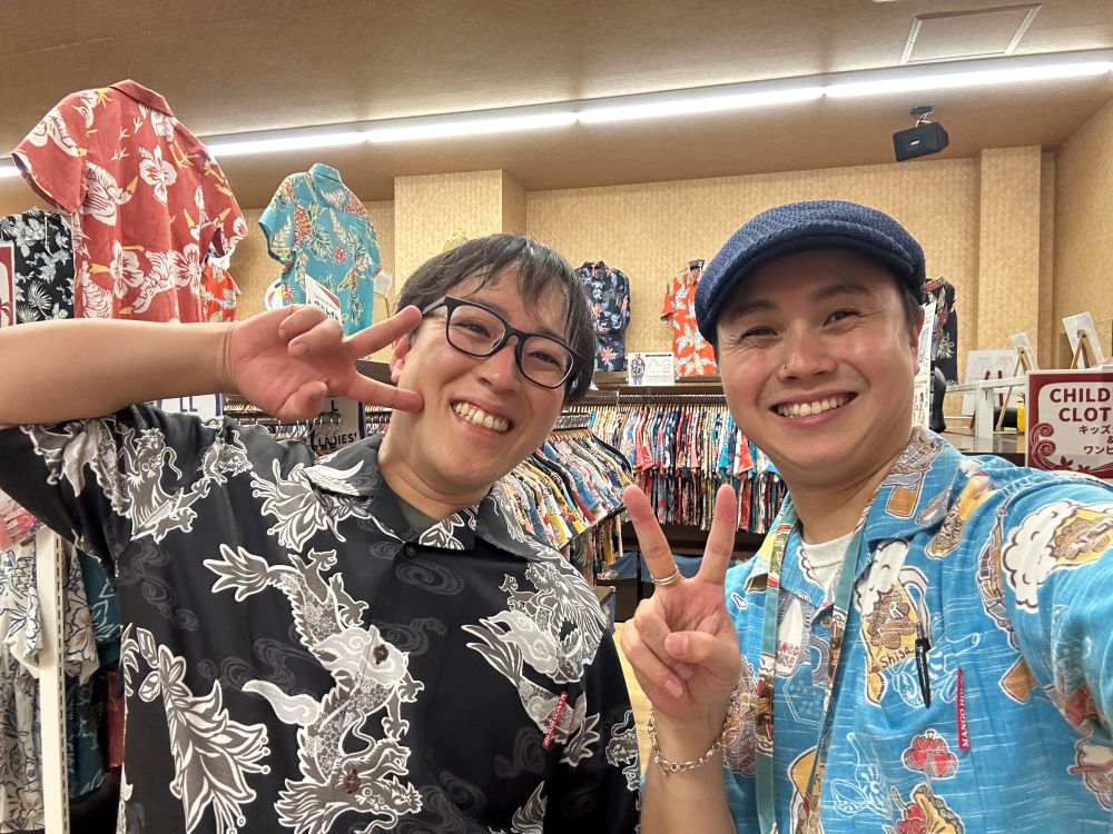 沖縄好き泡盛好きなお客様、マンゴハウスで念願のかりゆしウェアをゲット！