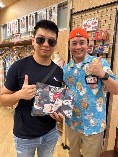 ヤンバルクイナ柄のかりゆしウェアをゲット♪デザイナーと記念写真！