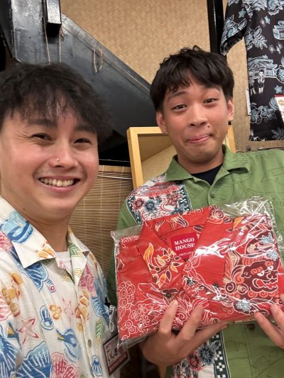 かりゆしウェア好きなお客様長袖かりゆしウェアに初挑戦♪