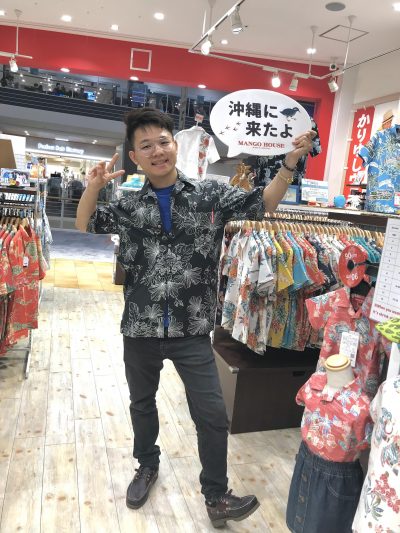 台湾からお越しのお客様ご来店沖縄の文化が気になってデザインを探していました