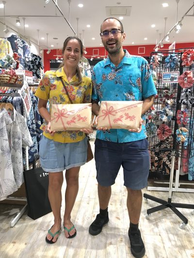 お気に入りのシャツで来店されたので
いつもの様に記念写真です📸✨
いつも素敵なお写真、お買い上げありがとうございます😊
また、お待ちしております🤗