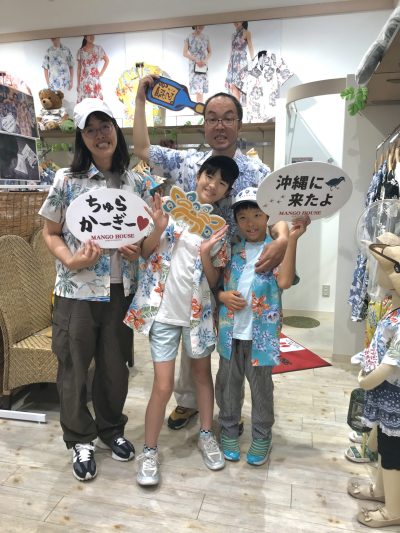 「やっぱりかりゆしウェアが欲しい‼︎」とのことで、最終日に再度ご来店くださいました