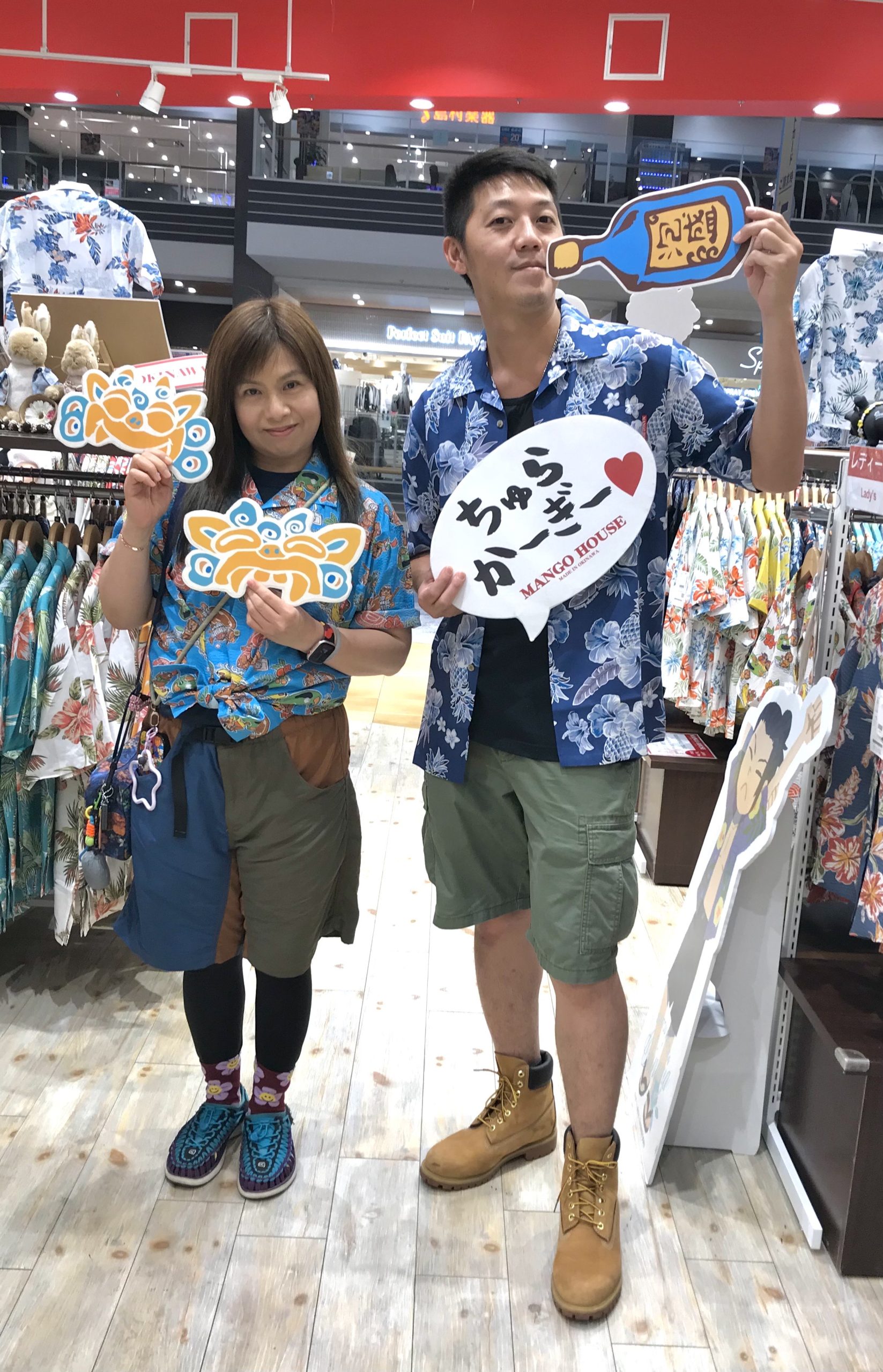 沖縄のかりゆしウェアで ショッピングも観光も楽しまれてください