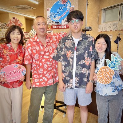 沖縄で結婚式のあとに自分たち用のかりゆしウェアを購入1