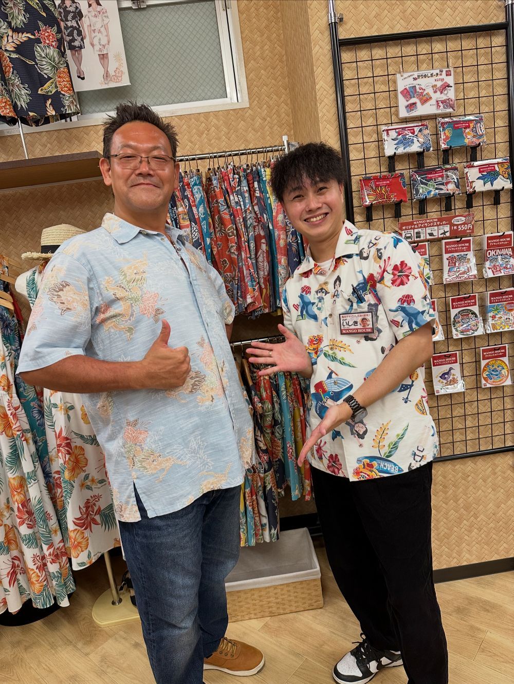 マンゴハウスで見つけたお気に入りのかりゆしウェアを着用されてデザイナーに会いに♪
