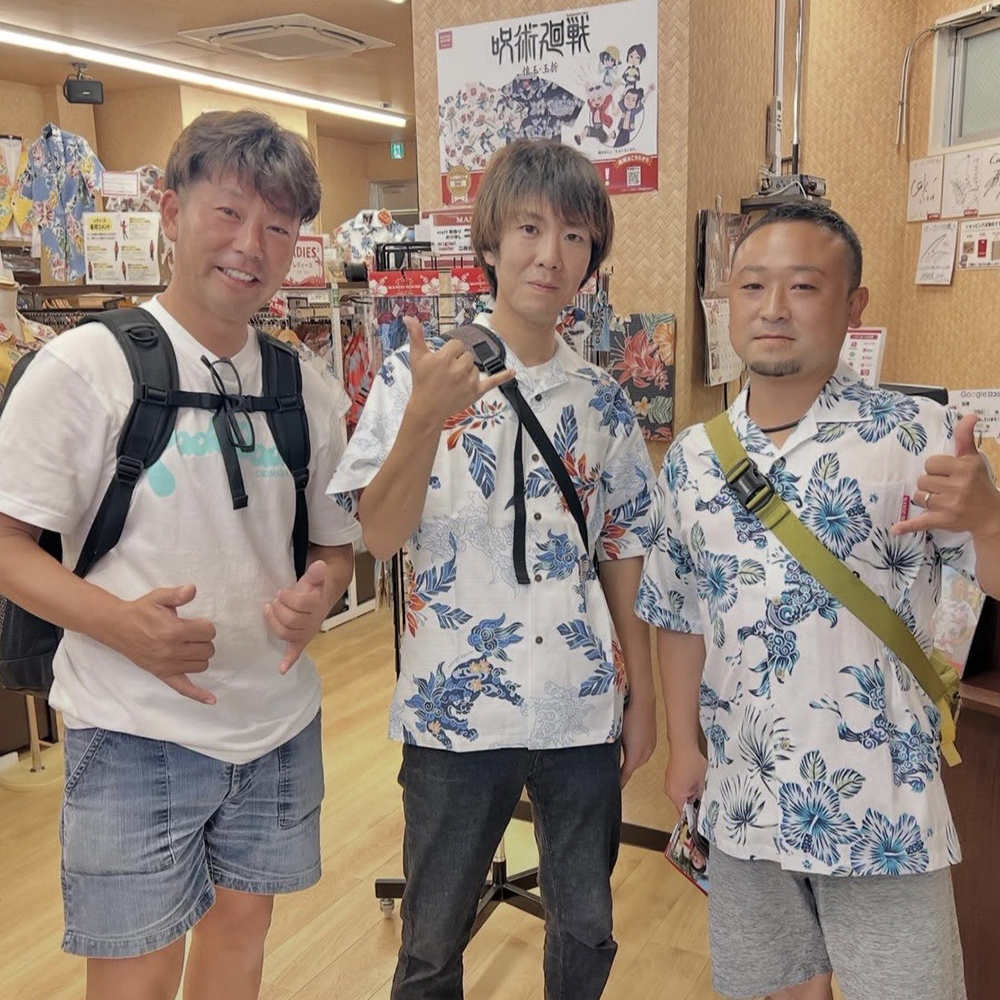 沖縄旅行へ来て、マンゴハウスのかりゆしウェアにさっそくお着替え