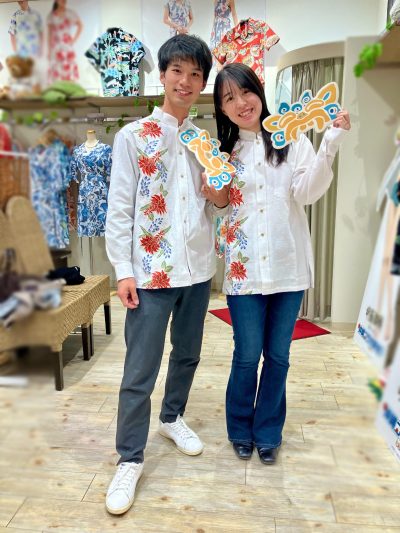 おふたり仲良くお揃いかりゆし
今の季節からはピッタリの長袖をチョイス