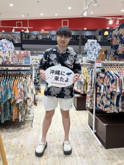 観光でお越しのお客様ご来店お好みのデザインを見つけ購入後もそのまま着て行かれました