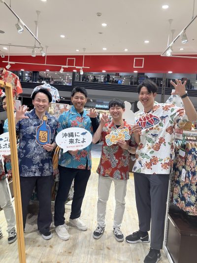 ご友人の結婚式に出席される為 沖縄入りのお客様色々な生地やデザインで悩まれ 何着か候補