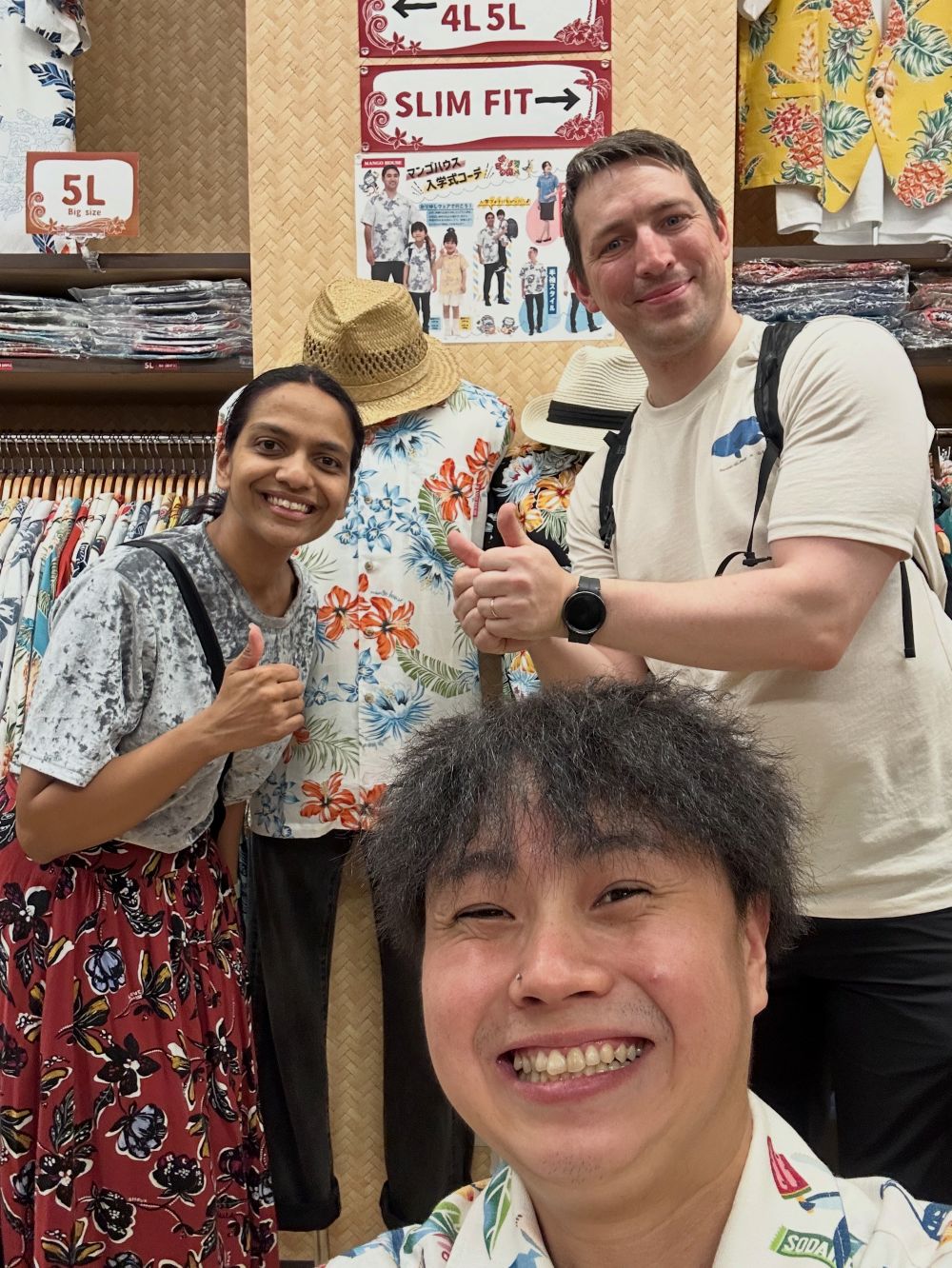 マンゴハウスデザイナーから選んだかりゆしウェアを大変気に入って下さったお客様♪