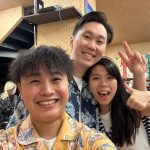 仲良しカップルブルーカラーのかりゆしウェアに一目ぼれ♪