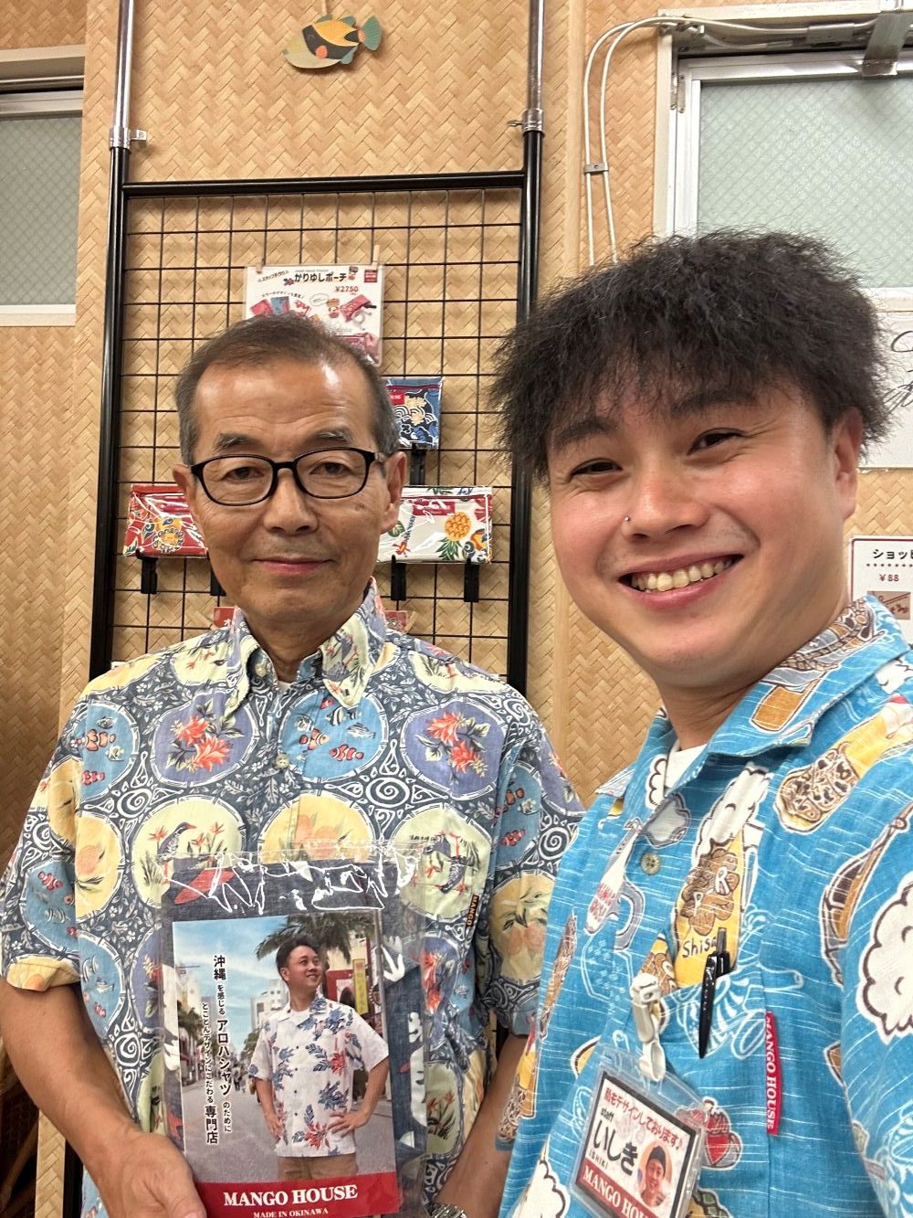 国際通りのマンゴハウスで約20年ほど前に選んだかりゆしウェアを着用されご来店♪
