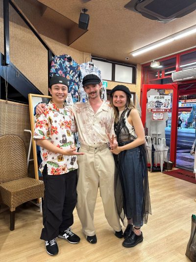 親族から頂いたというかりゆしウェアを着用されて新たにかりゆしウェアを選んでいただきました♪