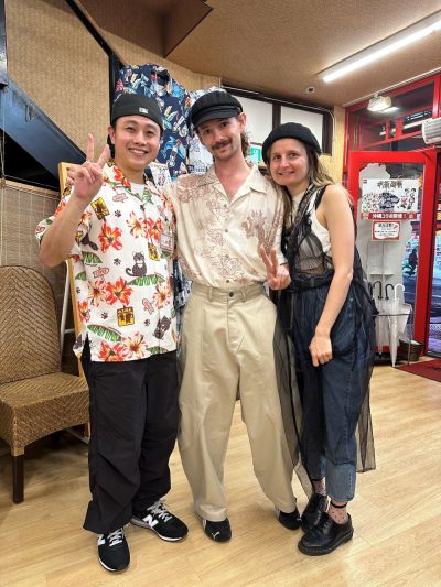 親族から頂いたというかりゆしウェアを着用されて新たにかりゆしウェアを選んでいただきました♪