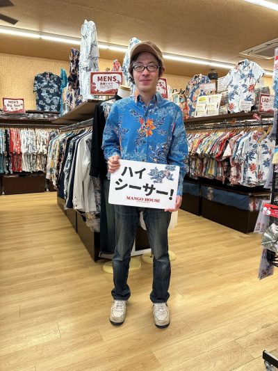 シーサー柄の長袖かりゆしウェアに早速お着換え♪