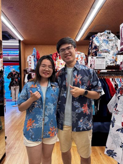 ブルー系のお揃いシーサー柄かりゆしウェアに着替えて沖縄エンジョイ！