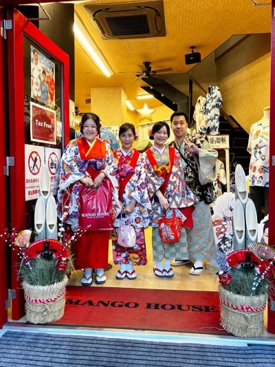 琉装着用されみなさんで記念撮影♪