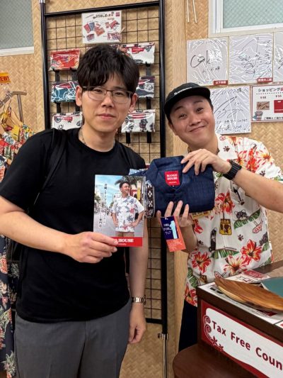 初のかりゆしウェア記念にスタッフと記念撮影♪