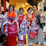 琉装着用されみなさんで記念撮影♪