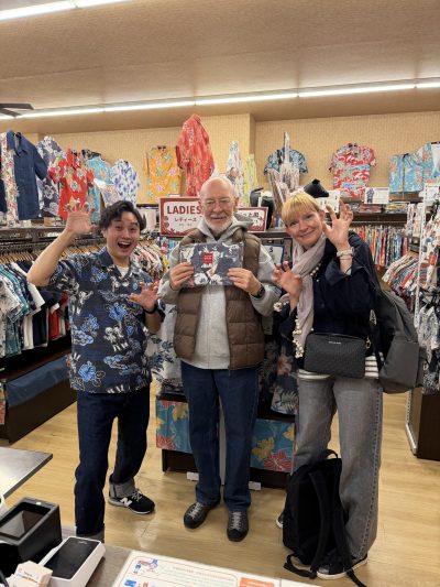 かりゆしウェアリピーターのお客様海外からお父様連れてご来店♪
